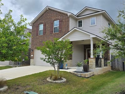 Living area at 212 Yoakum ST - 4 bed 2 bath home