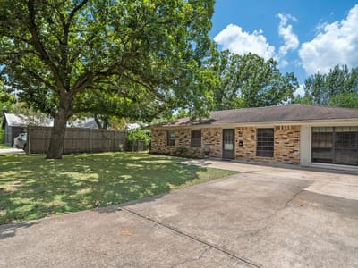 Property photo 3 at 213 Atascosa ST - 3 bed 1 bath home