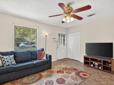 Property photo 4 at 213 Atascosa ST - 3 bed 1 bath home