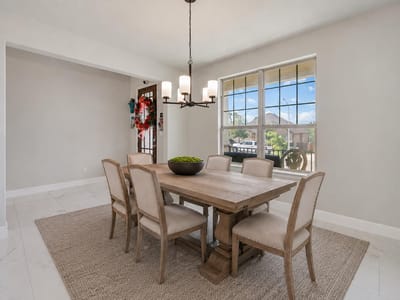 Living area at 213 Buffalo Ridge Dr - 5 bed 3 bath home