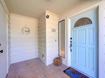 Living area at 213 Overlook Ct - 3 bed 2 bath home