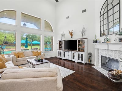 Primary bedroom at 213 Vista LN - 5 bed 4 bath home