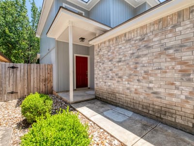 Property photo 2 at 2137 Redwing WAY - 2 bed 1 bath home