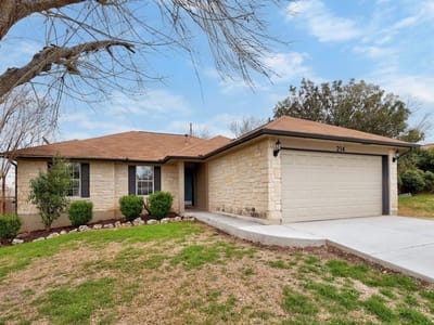 Property photo 2 at 214 Crystal Knoll BLVD - 4 bed 2 bath home