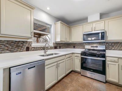 Property photo 3 at 214 Crystal Knoll BLVD - 4 bed 2 bath home