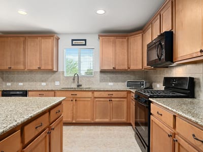 Property photo 4 at 214 Hobby ST - 2 bed 2 bath home
