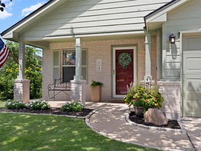Property photo 2 at 214 Jennifer LN - 3 bed 2 bath home