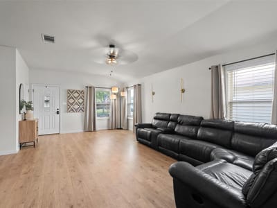 Property photo 3 at 214 Jennifer LN - 3 bed 2 bath home