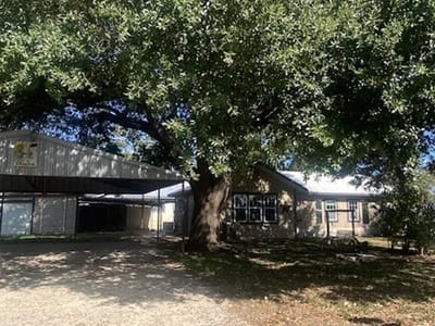 Property photo 2 at 214 S Hackberry Ave - 2 bed 1 bath home