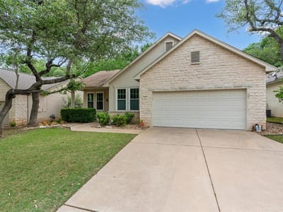 Living area at 214 Whispering Wind Dr - 2 bed 2 bath home