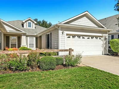 Living area at 215 Bonham LOOP - 2 bed 2 bath home