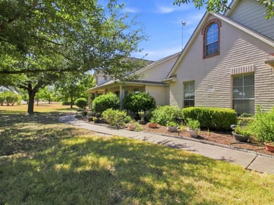 Property photo 2 at 215 Courtnees WAY - 4 bed 2 bath home