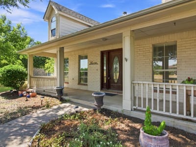 Property photo 3 at 215 Courtnees WAY - 4 bed 2 bath home