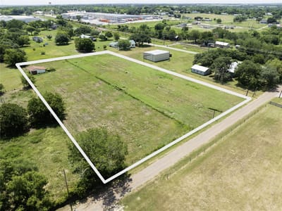 Living area at 215 Old Highway 90 Loop - West Add 523, Schulenburg, TX