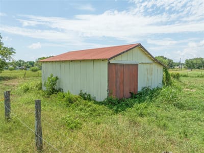 Bathroom at 215 Old Highway 90 Loop - West Add 523, Schulenburg, TX
