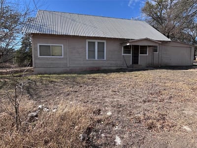 Living area at 2150 County Road 153 - 2 bed 1 bath home