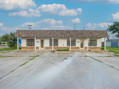 Photo 5 of 29 at 216 Cr 265 - Snook, Snook, TX