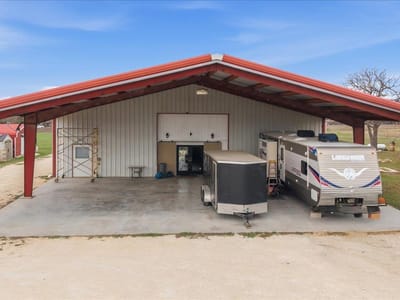 Living area at 2187 Highway 290 - 4 bed 1 bath home