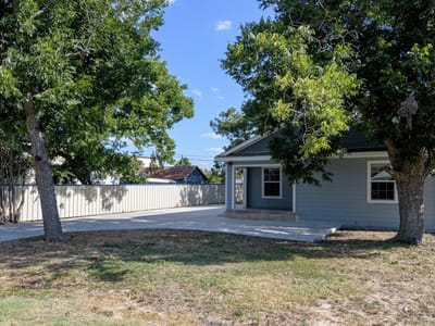Property photo 3 at 219 E Davilla ST - 2 bed 1 bath home