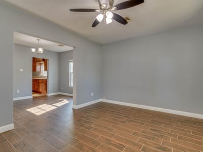 Property photo 4 at 219 E Davilla ST - 2 bed 1 bath home