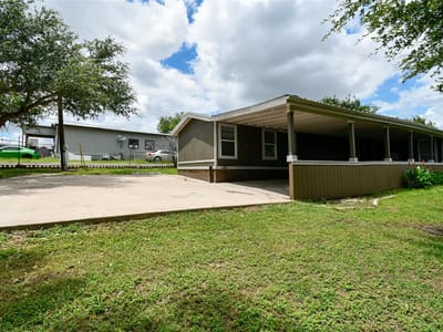 Living area at 22 Niederwald DR - 3 bed 2 bath home