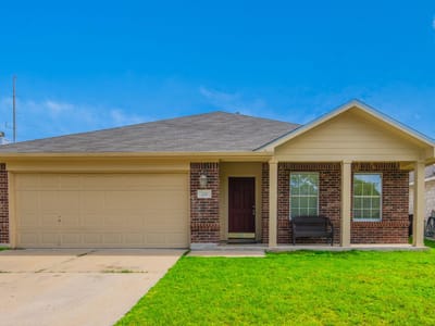 Living area at 220 N Crossing TRL - 4 bed 3 bath home