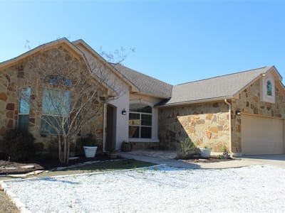Living area at 220 Tahitian Dr - 3 bed 2 bath home