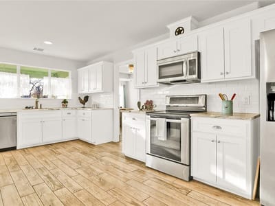 Primary bedroom at 220 Three Creeks DR - 3 bed 3 bath home
