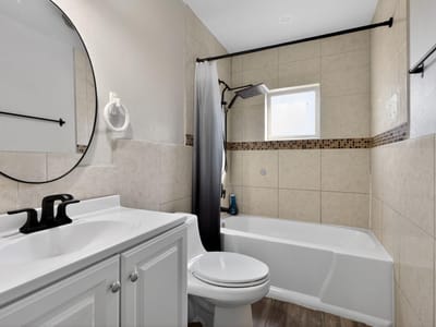 Primary bedroom at 220 W Mockingbird LN - 4 bed 2 bath home