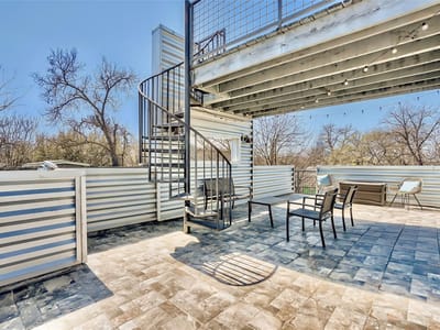 Living area at 2202 Willow St Unit #B - 2 bed 1 bath home