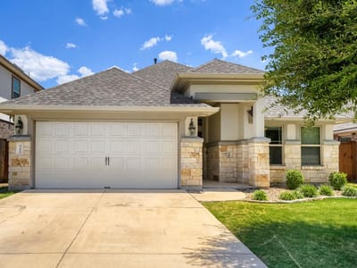 Living area at 2204 Bonavista WAY - 3 bed 2 bath home