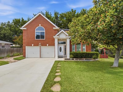 Property photo 4 at 2204 Sedgewick LN - 4 bed 2 bath home