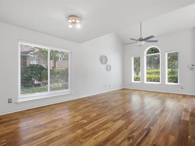 Property photo 5 at 2204 Sedgewick LN - 4 bed 2 bath home