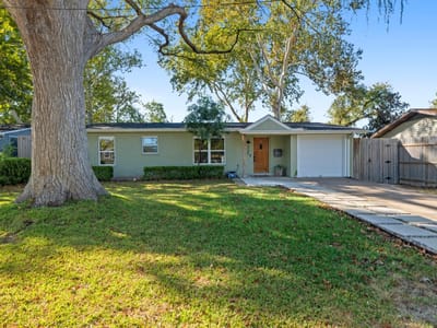 Living area at 2205 N Plains Ave - 3 bed 2 bath home