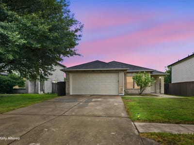 Living area at 2206 Bluebonnet DR - 3 bed 2 bath home