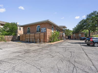 Property photo 4 at 2208 Enfield RD Unit #10500 - 2 bed 1 bath home