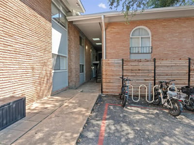 Property photo 5 at 2208 Enfield RD Unit #10500 - 2 bed 1 bath home