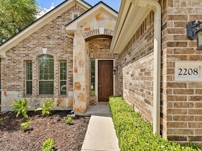 Property photo 3 at 2208 Lookout Range DR - 3 bed 2 bath home