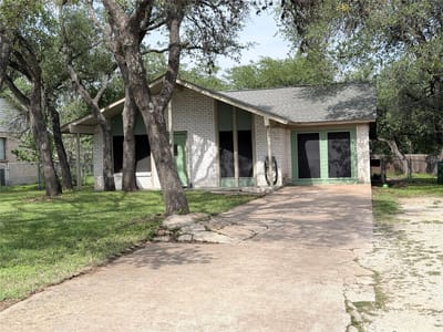 Living area at 2208 N Cannes Dr - 3 bed 2 bath home