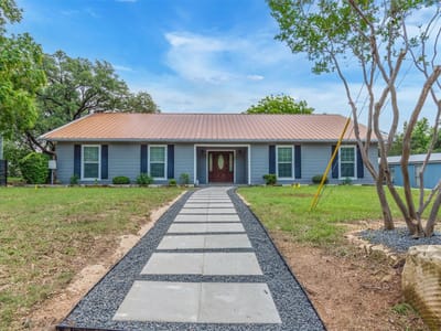 Living area at 221 County Road 136C - 3 bed 3 bath home