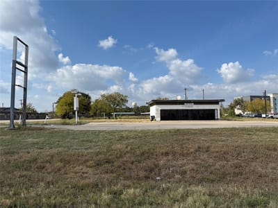 Kitchen at 221 N Interstate 35 - Gabriel Heights, Georgetown, TX