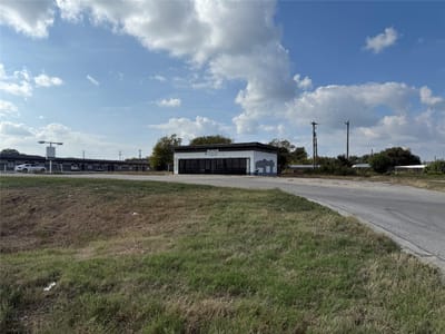 Primary bedroom at 221 N Interstate 35 - Gabriel Heights, Georgetown, TX