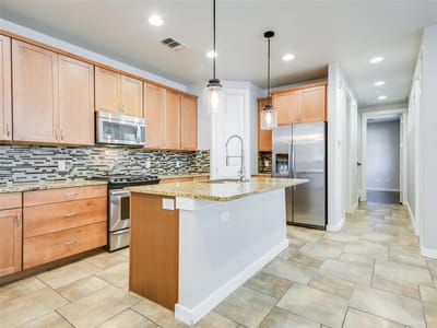 Photo 3 of 10 at 2210 Schriber ST Unit #A - 3 bed 2 bath home