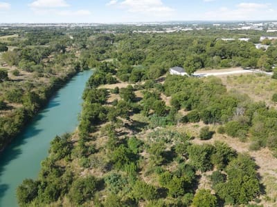 Living area at 2212 River Rd - River Run, San Marcos, TX