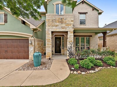 Living area at 2213 Manada TRL - 4 bed 3 bath home