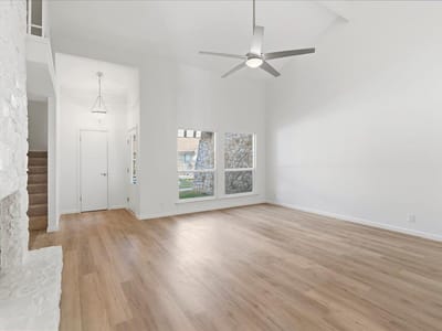 Photo 5 of 33 at 2217 Onion Creek PKWY Unit #121 - 3 bed 2 bath home