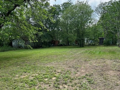 Primary bedroom at 222 N Vaughan Ave - 2 bed 1 bath home