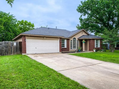 Living area at 222 Quail CIR - 3 bed 2 bath home