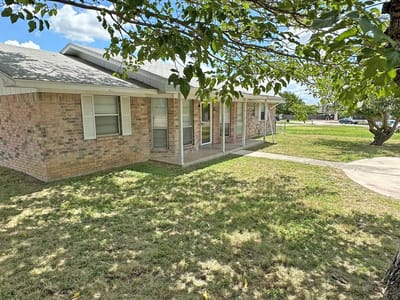 Living area at 2229  Wheeler Ave - 3 bed 2 bath home