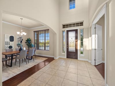 Photo 4 of 37 at 223 Lake Como DR - 5 bed 3 bath home